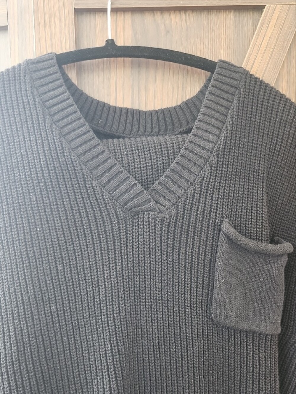 Black Knit V-Neck Outfit With Matching Top And Bottom - Picture 2 of 5